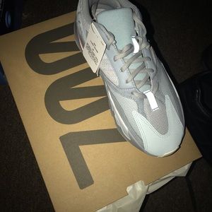 Yeezy boost 700